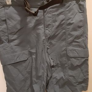 BOYS NORTH FACE SIZE MEDIUM CARGO SHORTS